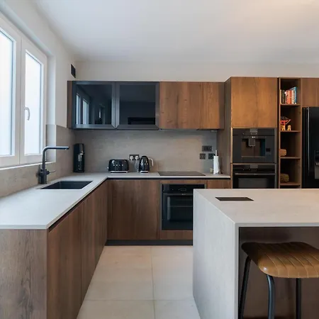 2br Penthouse Paradise With Jacuzzi & Bbq In Sliema By 360 Estates *