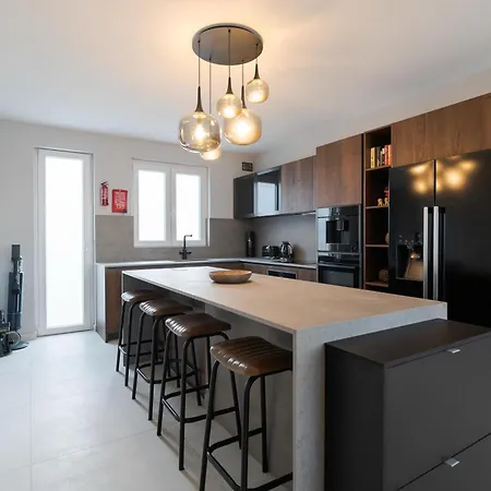 2br Penthouse Paradise With Jacuzzi & Bbq In Sliema By 360 Estates *