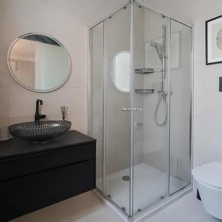 2br Penthouse Paradise With Jacuzzi & Bbq In Sliema By 360 Estates * Gzira