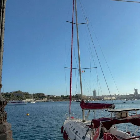 2br Penthouse Paradise With Jacuzzi & Bbq In Sliema By 360 Estates *