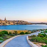 2br Penthouse Paradise With Jacuzzi & Bbq In Sliema By 360 Estates * Gzira