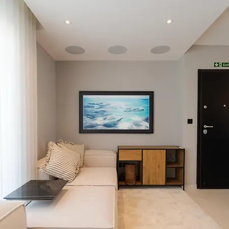2br Penthouse Paradise With Jacuzzi & Bbq In Sliema By 360 Estates Gżira