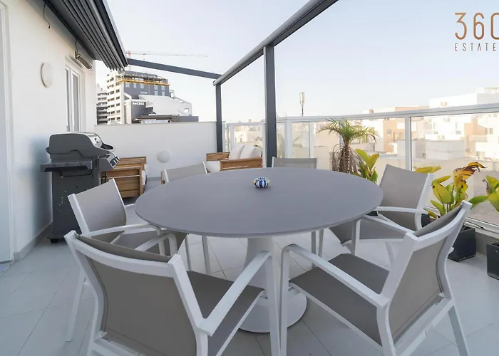2br Penthouse Paradise With Jacuzzi & Bbq In Sliema By 360 Estates Lägenhet