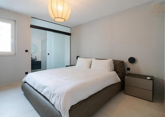 2br Penthouse Paradise With Jacuzzi & Bbq In Sliema By 360 Estates Gzira