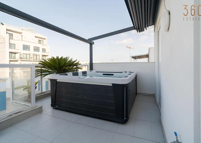 2br Penthouse Paradise With Jacuzzi & Bbq In Sliema By 360 Estates