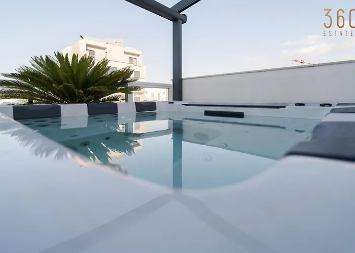 2br Penthouse Paradise With Jacuzzi & Bbq In Sliema By 360 Estates * Gzira