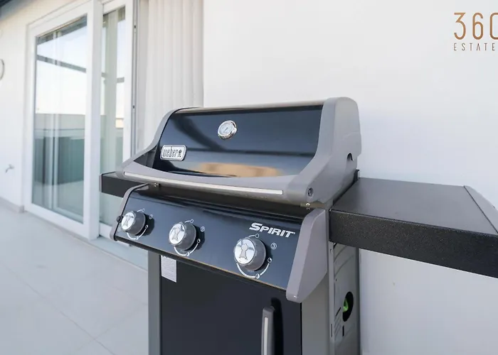 2br Penthouse Paradise With Jacuzzi & Bbq In Sliema By 360 Estates Gzira