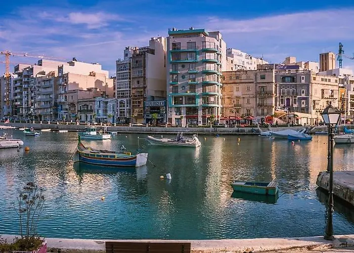 2br Penthouse Paradise With Jacuzzi & Bbq In Sliema By 360 Estates Lägenhet