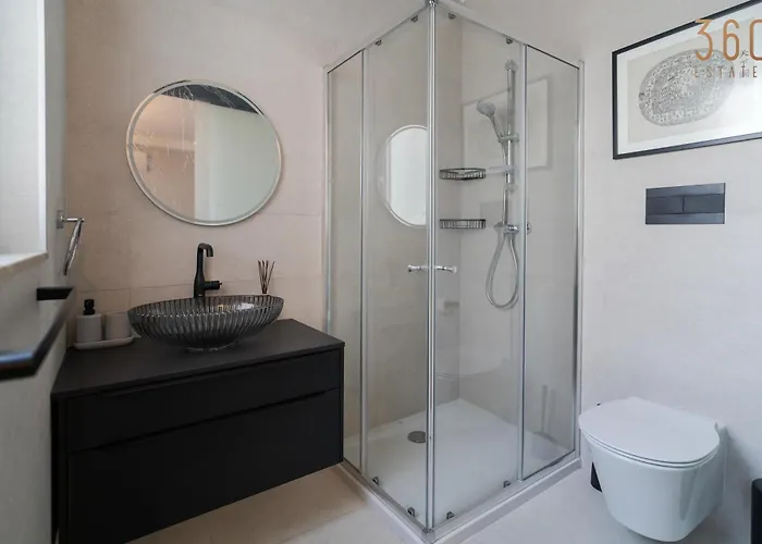 2br Penthouse Paradise With Jacuzzi & Bbq In Sliema By 360 Estates * Gzira