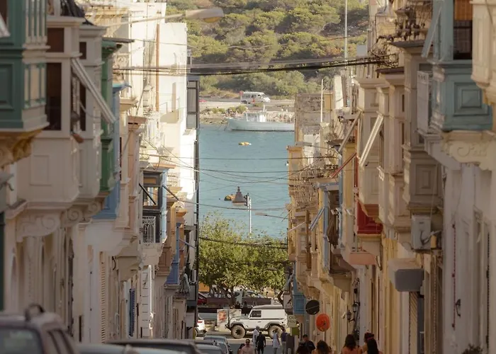 2br Penthouse Paradise With Jacuzzi & Bbq In Sliema By 360 Estates Gzira