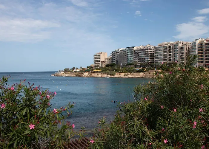 2br Penthouse Paradise With Jacuzzi & Bbq In Sliema By 360 Estates Gzira